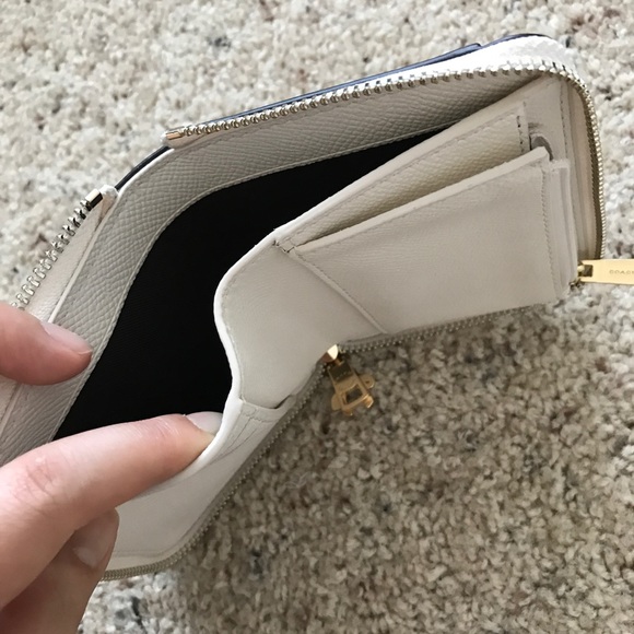 COACH SMALL ZIP AROUND WALLET W DAISY BUNDLE - Picture 4 of 5